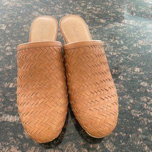 Like new Madewell The Jordyn Clog in Woven Leather in size 9.5